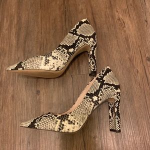 SNAKE PRINT HEELS